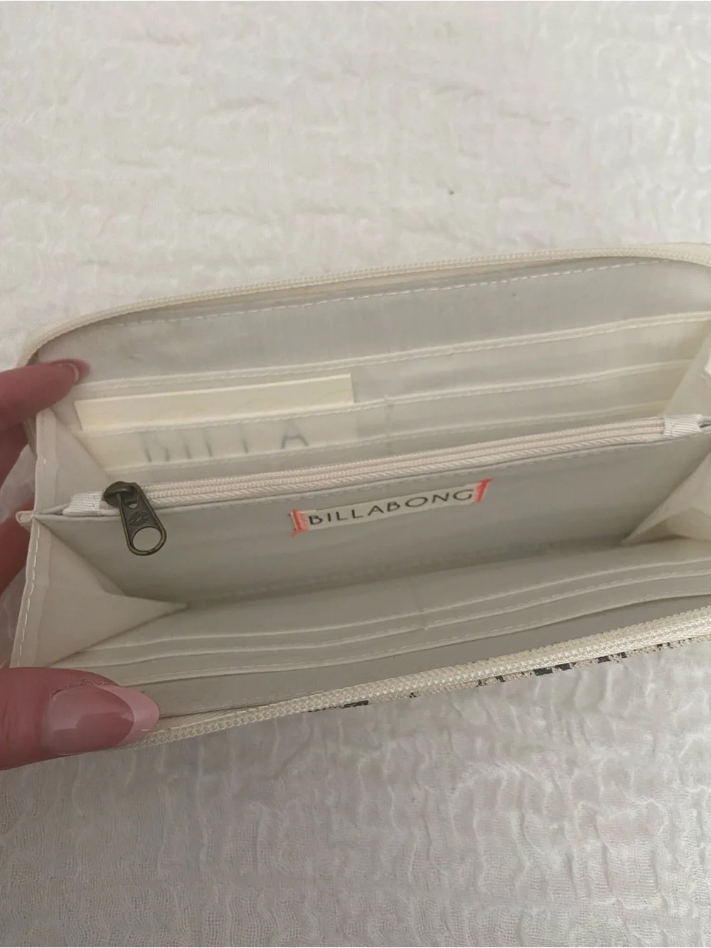 NWT BILLABONG PRINTED WALLET